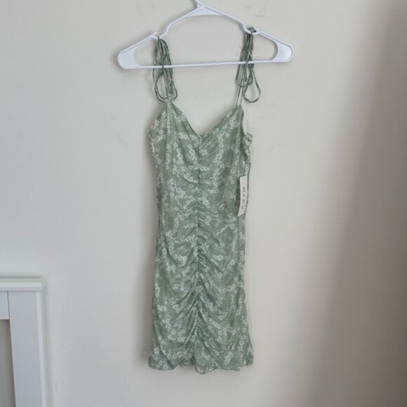 NWT Grey Bandit Weekend Wonder Dress in Sage Floral Ruched Size Medium - Picture 2 of 6